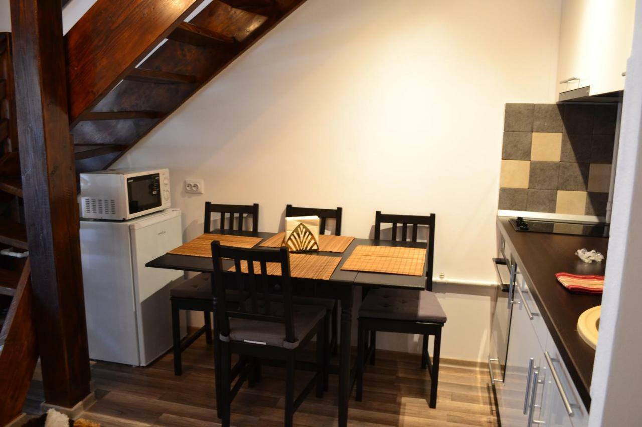 Golden Rose 1 Apartment